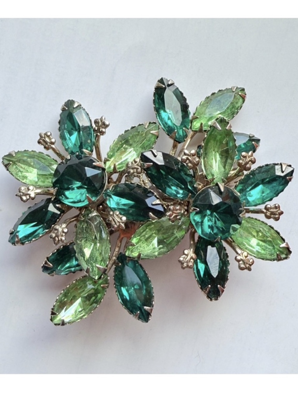 Vintage green floral brooch Women’s costume jewelry